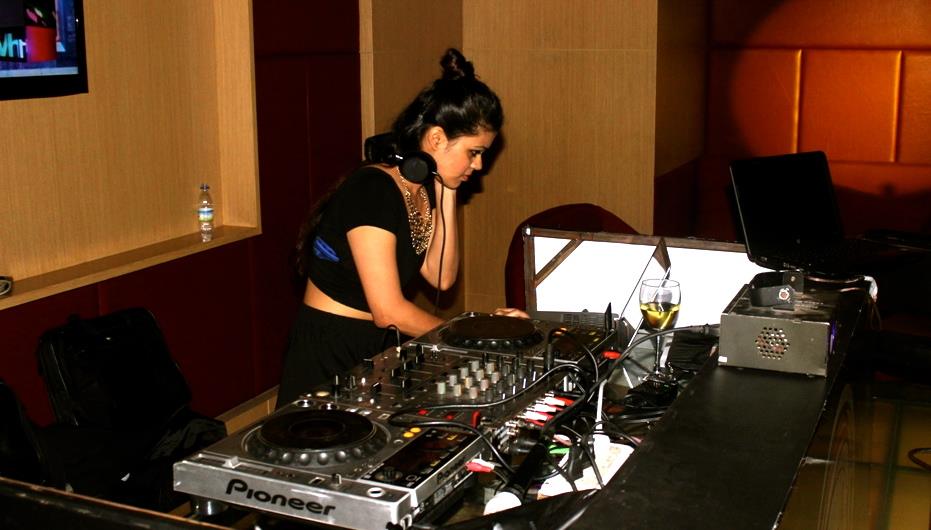 female disco jockey goa